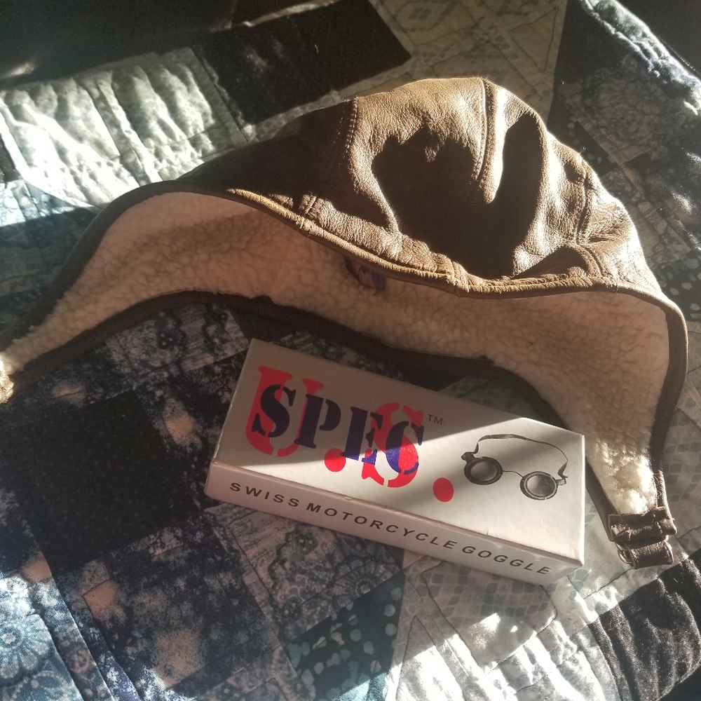 Motorcycle/pilot Set (Snopy Cap and Goggles)